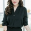 เสื้อแขนยาวสไตล์Zara งานเนี้ยบผ้าซิลค์วาเลนติโน เนื้อดีมาก คอวีติดหมุดเรียบหรูดูดีแบบงานบูติค ตัวนี้แมชง่ายใส่สวยค่ะ มี2 สีขาวและดำ สาวๆที่กำลังมองหาเสื้อสายๆ โทนขาว ดำ สำหรับใส่ในช่วงเวลาไว้อาอัยนี้. แนะนำเลยค่ะ