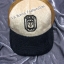 หมวกCap แบรนด์ดัง Tu'i รุ่น Lemited หน้าหมวกปักโลโก้ Hotel de Tu'i ผ้ากำมะหยี่สีครีมตัดกับปีกกำมะหยี่สีดำ แบบคุณวุ้นเส้น คุณจุ๋ยใส่ ไอเท็มสำคัญของสาวๆติดรถไว้ ไปไหนหยิบลงไปใส่ได้ทันทีค่ะ งานสวยตามแบบออริจินอลเป๊ะๆๆ ด้านหลังปรับขนาดได้ สนใจจองด่ว