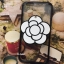 เคส i phone ลายชาแนลรุ่นใหม่ล่าสุด แต่งดอกคามิเรียตามแบบฉบับชาแนล ที่ดอกไม้มีกระจกเก๋ๆ งานสวยเว่อๆค่ะ