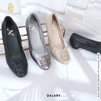 ทรงปกติ เปลี่ยนไซส์ได้-ไม่รับคืน Zenachoo รุ่น Dalary สูง 1 นิ้ว หนังแกะแท้ หน้ากว้างไม่บีบเท้า หนังนิ่มมาก ทรงปกติ เปลี่ยนไซส์ได้-ไม่รับคืน Zenachoo รุ่น Dalary สูง 1 นิ้ว หนังแกะแท้ หน้ากว้างไม่บีบเท้า หนังนิ่มมาก