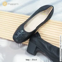 ทรงปกติ เปลี่ยนไซส์ได้-ไม่รับคืน Zenachoo Izzy สูง 2 นิ้ว นวัตกรรมแม่เหล็กนวดเท้า หนังแกะนิ่มมาก ทรงปกติ เปลี่ยนไซส์ได้-ไม่รับคืน Zenachoo Izzy สูง 2 นิ้ว นวัตกรรมแม่เหล็กนวดเท้า หนังแกะนิ่มมาก