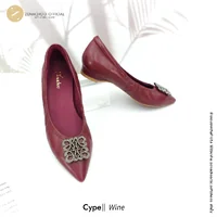 ทรงปกติ เปลี่ยนไซส์ได้-ไม่รับคืน รุ่นขายดี Zenachoo Cype flat สูง 1 นิ้ว รองเท้าหนังแกะแท้ หัวแหลมหน้ากว้าง