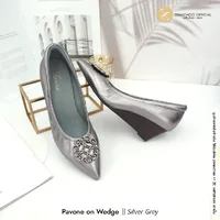 ทรงเตารีด ที่ใส่สบายที่สุดทรงปกติ:เปลี่ยนไซส์ได้-ไม่รับคืน Zenachoo Pavone Wedge สูง 2 นิ้ว รองเท้าหนังแกะแท้ ใส่สบายมาก ทรงเตารีด ที่ใส่สบายที่สุดทรงปกติ:เปลี่ยนไซส์ได้-ไม่รับคืน Zenachoo Pavone Wedge สูง 2 นิ้ว รองเท้าหนังแกะแท้ ใส่สบายมาก