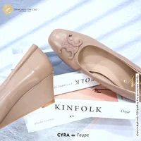 ทรงปกติ เปลี่ยนไซส์ได้-ไม่รับคืน Zenachoo รุ่นขายดี Cyra wedge ส้นเตารีดสูง 2นิ้ว รองเท้าหนังแกะแท้ ทรงปกติ เปลี่ยนไซส์ได้-ไม่รับคืน Zenachoo รุ่นขายดี Cyra wedge ส้นเตารีดสูง 2นิ้ว รองเท้าหนังแกะแท้