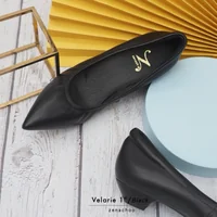 N ทรงปกติ เปลี่ยนไซส์ได้-ไม่รับคืน Zenachoo รุ่นขายดี Velarie1 สูง 1นิ้ว สี Black รองเท้าหัวแหลมหนังแกะแท้