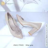 ทรงปกติ เปลี่ยนไซส์ได้ ไม่รับคืน รุ่นขายดี Zenachoo Jinny Chunky สูง 3 นิ้ว รองเท้าหนังแกะแท้ หัวแหลมหน้ากว้าง ทรงปกติ เปลี่ยนไซส์ได้ ไม่รับคืน รุ่นขายดี Zenachoo Jinny Chunky สูง 3 นิ้ว รองเท้าหนังแกะแท้ หัวแหลมหน้ากว้าง