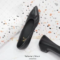N ทรงปกติ เปลี่ยนไซส์ได้-ไม่รับคืน Zenachoo รุ่นขายดี Velarie1 สูง 1นิ้ว สี Black รองเท้าหัวแหลมหนังแกะแท้