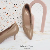 ทรงปกติ เปลี่ยนไซส์ได้-ไม่รับคืน รุ่นขายดี Zenachoo Velarie2 สูง 2 นิ้ว สี taupe รองเท้าหนังแกะแท้ หัวแหลมหน้ากว้าง ทรงปกติ เปลี่ยนไซส์ได้-ไม่รับคืน รุ่นขายดี Zenachoo Velarie2 สูง 2 นิ้ว สี taupe รองเท้าหนังแกะแท้ หัวแหลมหน้ากว้าง