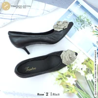 ทรงหัวแหลมที่ใส่สบายที่สุดทรงปกติ เปลี่ยนไซส์ได้-ไม่รับคืน Zenachoo Rose สูง 2&3นิ้ว รองเท้าหนังแกะแท้ ใส่สบายมาก