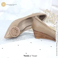 ทรงปกติ เปลี่ยนไซส์ได้-ไม่รับคืน Zenachoo รุ่น Vanda สูง 2 นิ้ว รองเท้าหนังแกะแท้ หนังนิ่ม พื้นนุ่ม ทรงปกติ เปลี่ยนไซส์ได้-ไม่รับคืน Zenachoo รุ่น Vanda สูง 2 นิ้ว รองเท้าหนังแกะแท้ หนังนิ่ม พื้นนุ่ม