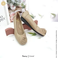 ทรงปกติ ZENACHOO รุ่น Peony รองเท้าคัทชูหนังแกะ สูง 1 นิ้ว หัวมนหน้กว้าง ประดับดอกไม้ พื้นยางน้ำหนักเบามี Arch Support ทรงปกติ ZENACHOO รุ่น Peony รองเท้าคัทชูหนังแกะ สูง 1 นิ้ว หัวมนหน้กว้าง ประดับดอกไม้ พื้นยางน้ำหนักเบามี Arch Support