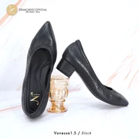 ทรงใหญ่ลด 1 ไซส์ เปลี่ยนไซส์ได้ ไม่รับคืน Zenachoo รุ่น Vanessa1.5 สูง 1 นิ้วครึ่ง รองเท้าหนังแกะแท้หัวแหลม พื้นนุ่ม