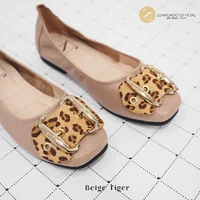 สินค้าลดราคาไม่รับเปลี่ยน คืน Zenachoo รุ่น Safari รองเท้าหนังแกะแท้ ส้นแบน หน้ากว้าง สวมใส่สบาย สินค้าลดราคาไม่รับเปลี่ยน คืน Zenachoo รุ่น Safari รองเท้าหนังแกะแท้ ส้นแบน หน้ากว้าง สวมใส่สบาย