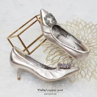 ทรงปกติ เปลี่ยนไซส์ได้-ไม่รับคืน รีสต๊อค Zenachoo Viola2 มีหลายสีให้เลือก ส้นสูง 2 นิ้ว รองเท้าแกะแท้ ทรงสวยไม่บีบเท้า ขายดีมาก ทรงปกติ เปลี่ยนไซส์ได้-ไม่รับคืน รีสต๊อค Zenachoo Viola2 มีหลายสีให้เลือก ส้นสูง 2 นิ้ว รองเท้าแกะแท้ ทรงสวยไม่บีบเท้า ขายดีมาก